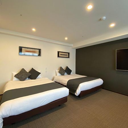 Randor Hotel Sapporo Suites Bagian luar foto A room at the hotel