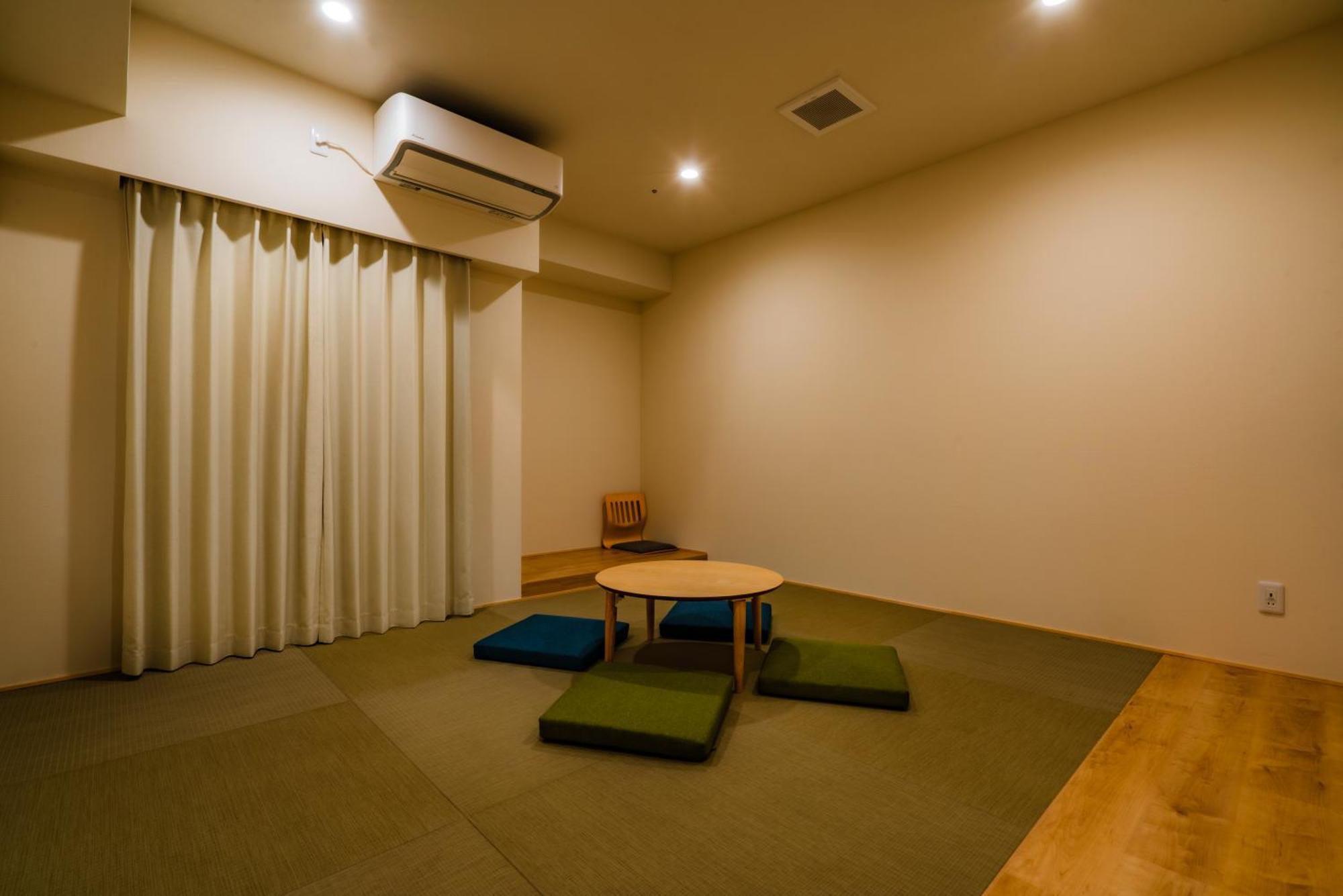 Randor Hotel Sapporo Suites Ruang foto A room with a tatami floor