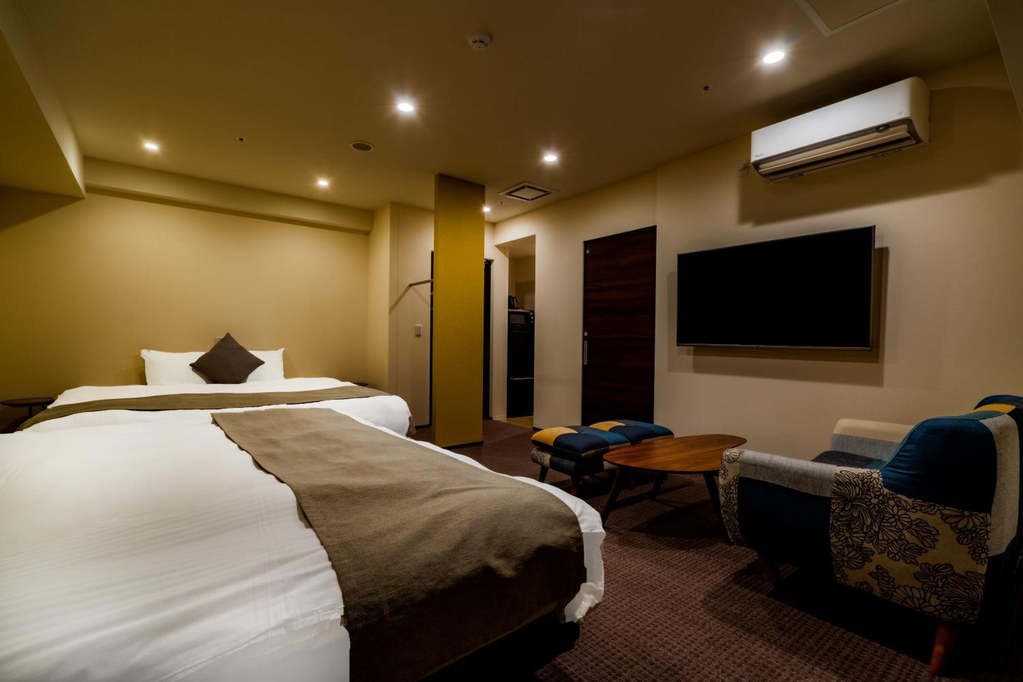 Randor Hotel Sapporo Suites Ruang foto A room at the hotel