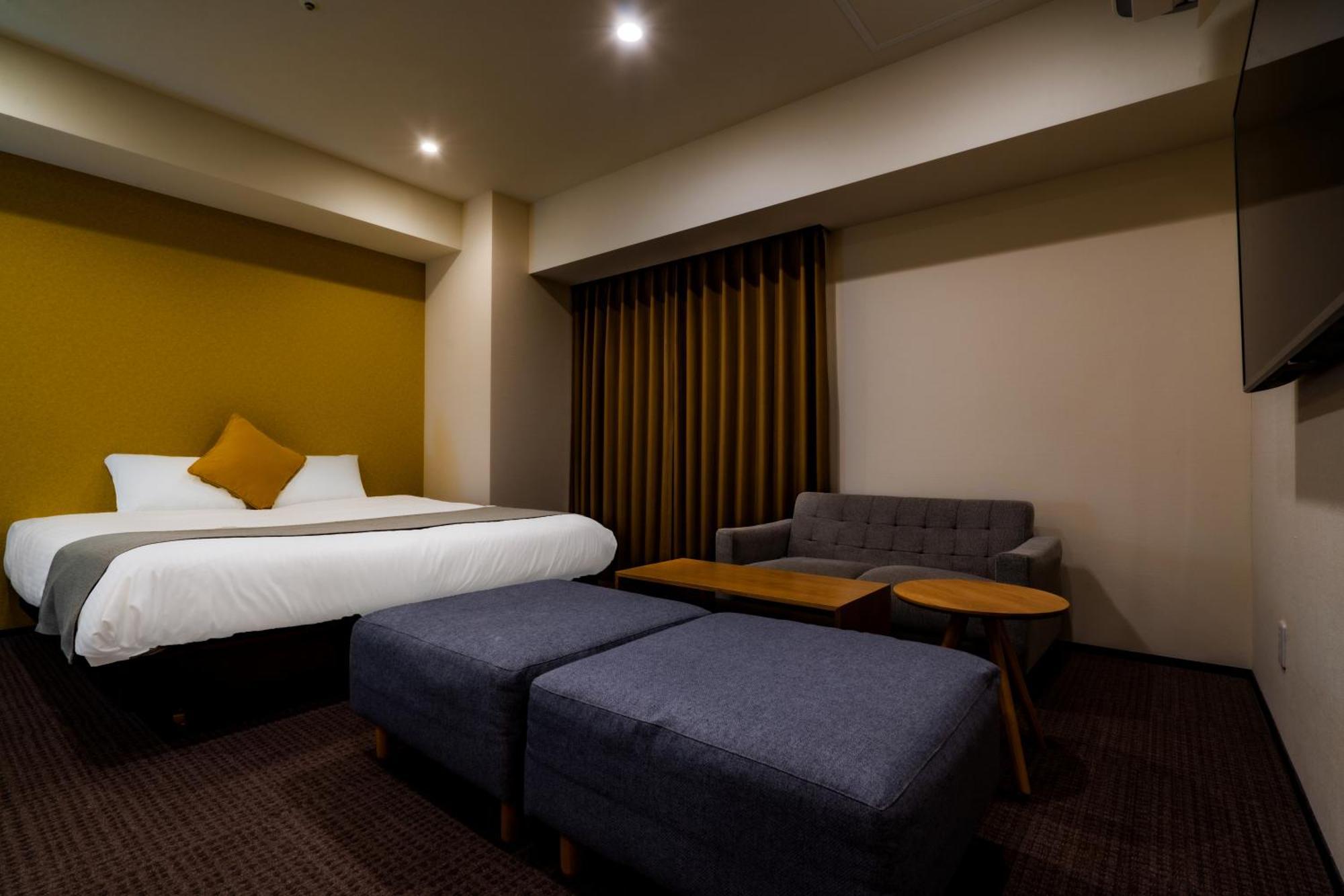 Randor Hotel Sapporo Suites Ruang foto A room at the hotel
