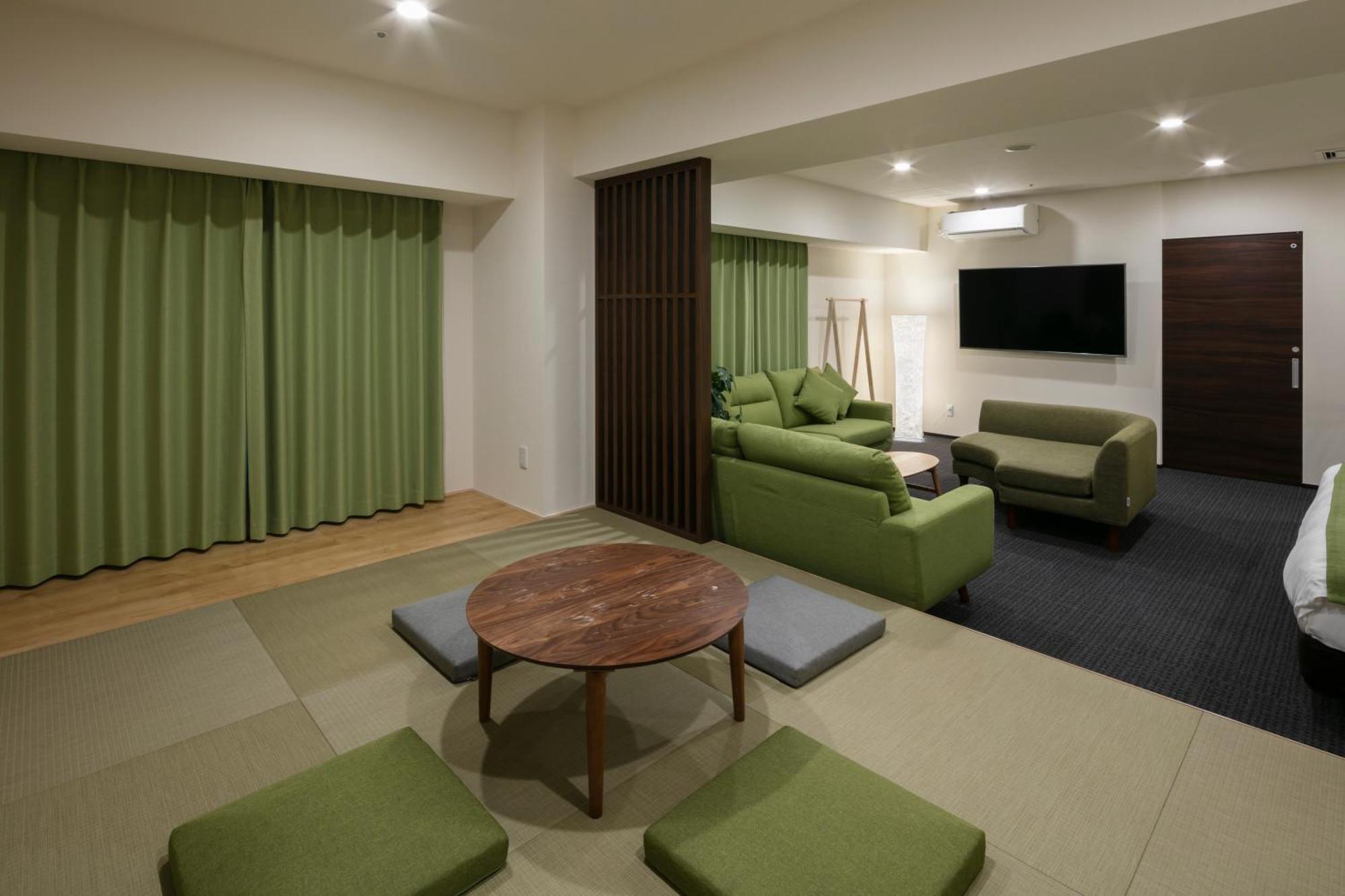 Randor Hotel Sapporo Suites Ruang foto A room at the Kyoto International Manga Museum