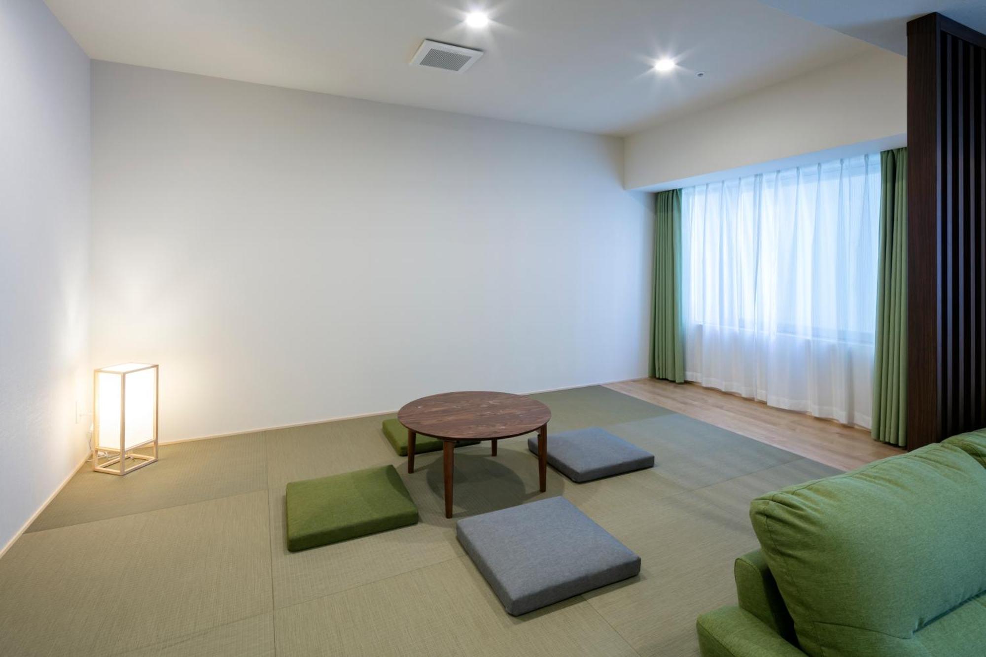 Randor Hotel Sapporo Suites Ruang foto A Japanese-style room