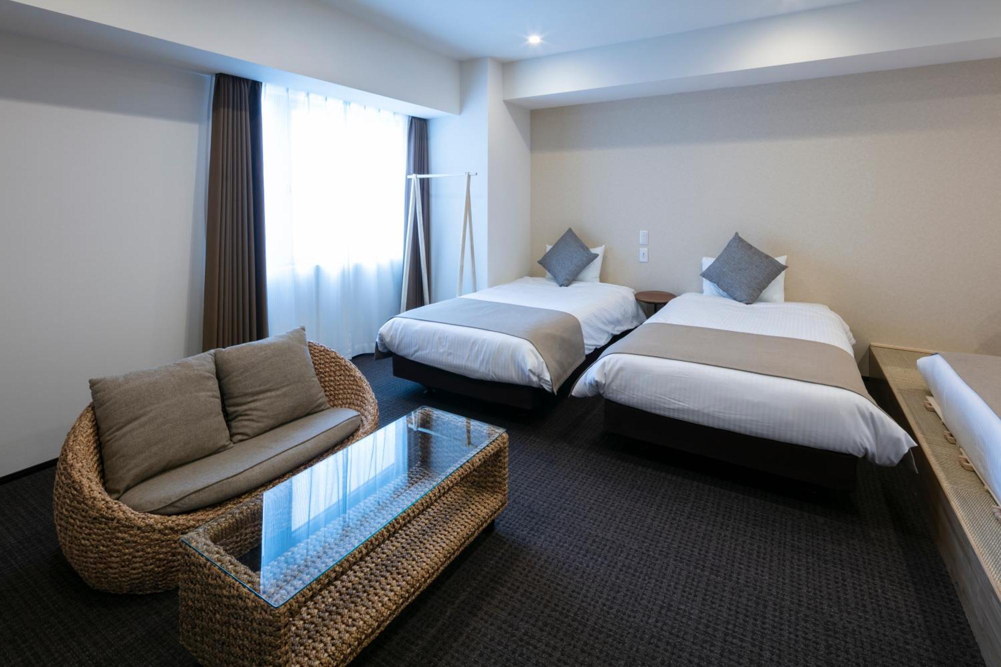 Randor Hotel Sapporo Suites Ruang foto A room at the hotel