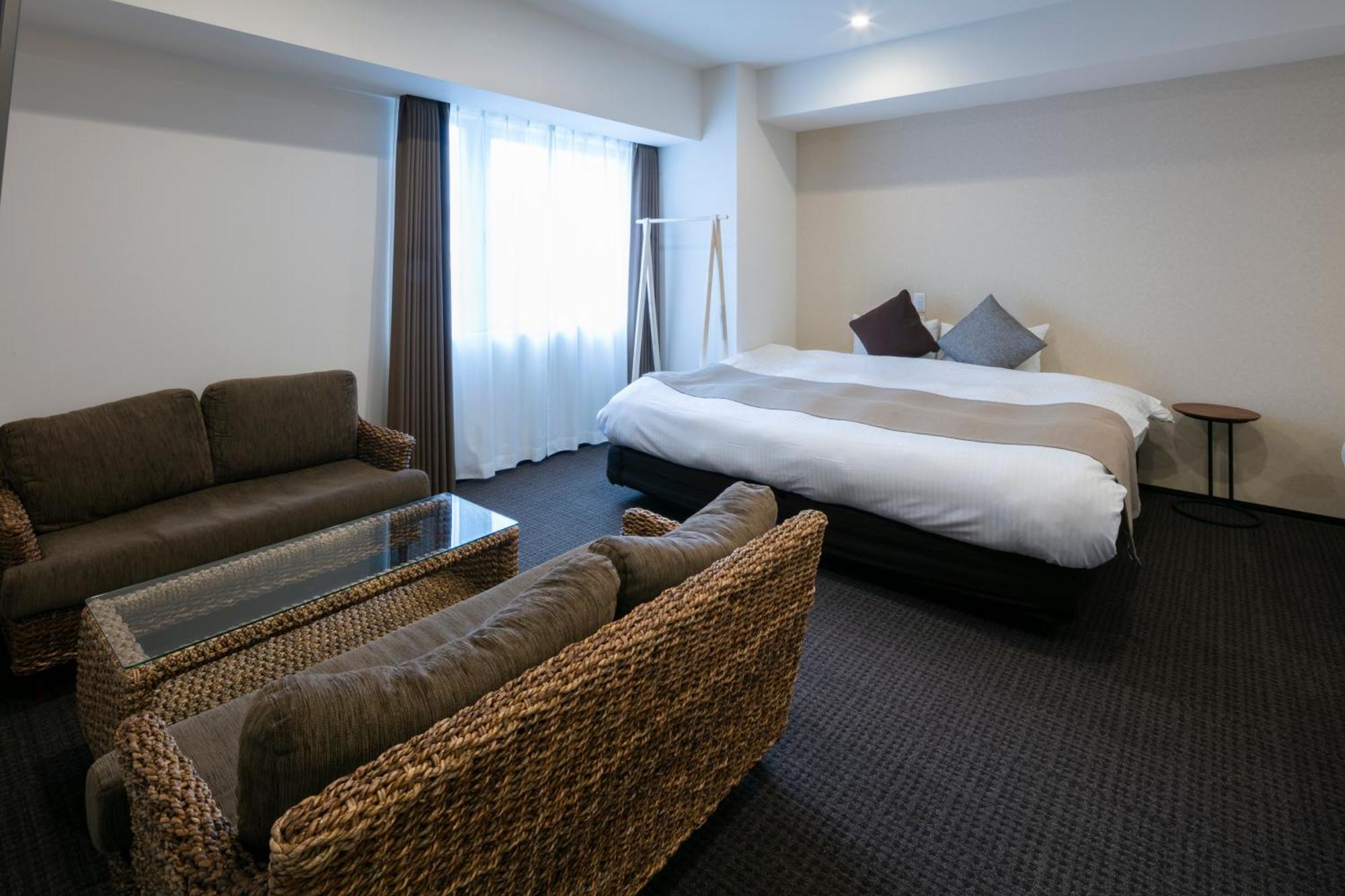 Randor Hotel Sapporo Suites Ruang foto A room at the hotel