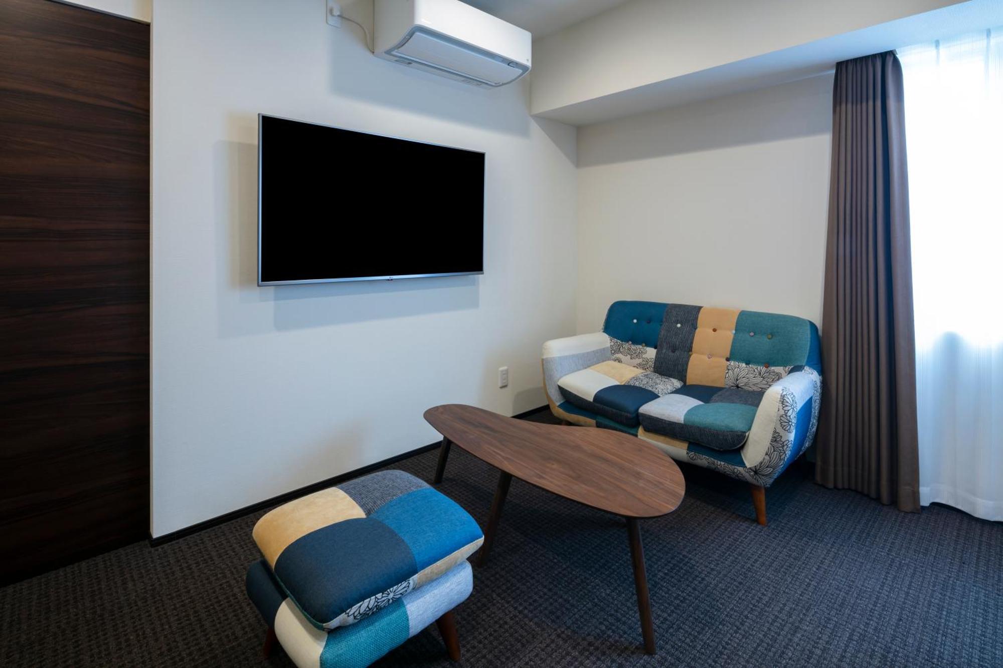 Randor Hotel Sapporo Suites Ruang foto A room at the hotel