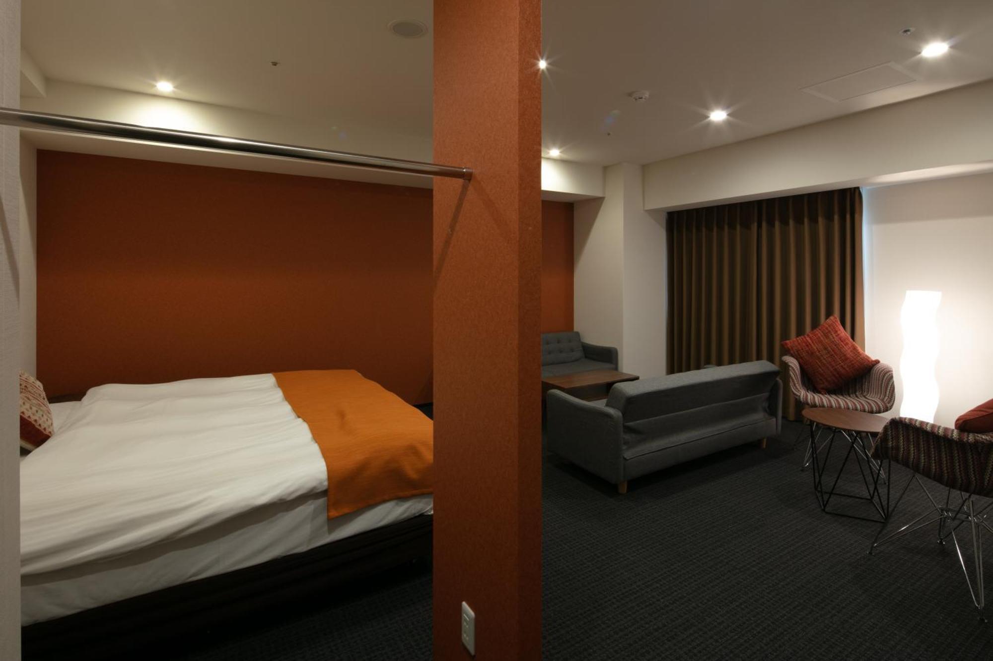 Randor Hotel Sapporo Suites Ruang foto A room at the hotel