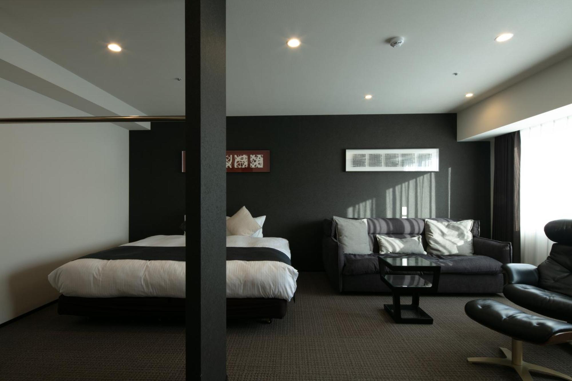 Randor Hotel Sapporo Suites Ruang foto A room at the hotel